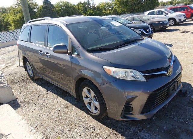 2018 TOYOTA Sienna