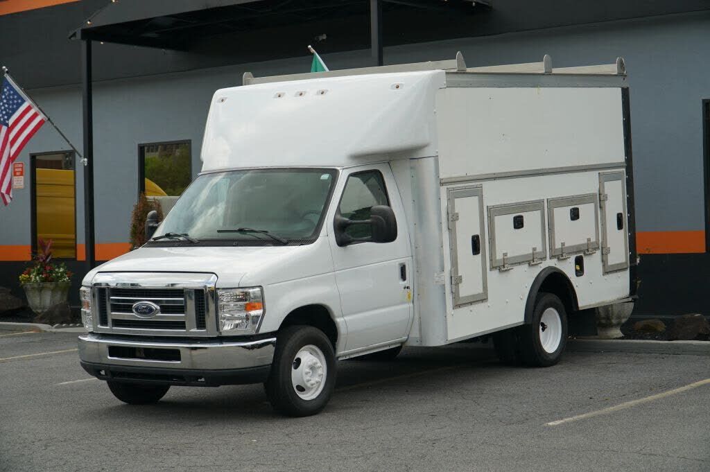 2018 FORD E-350