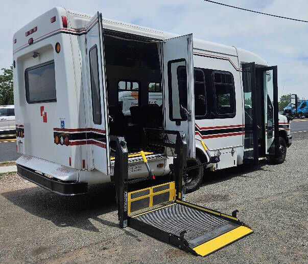 2011 FORD E-350