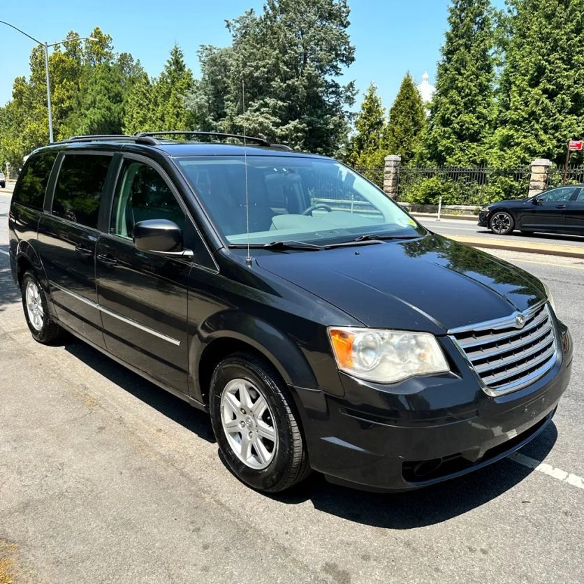 2010 CHRYSLER Town and Country