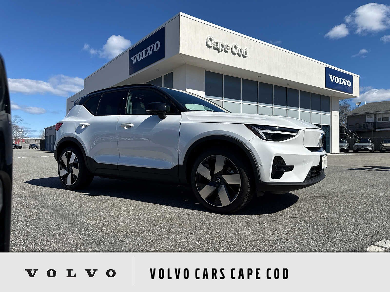 2026 VOLVO EX40