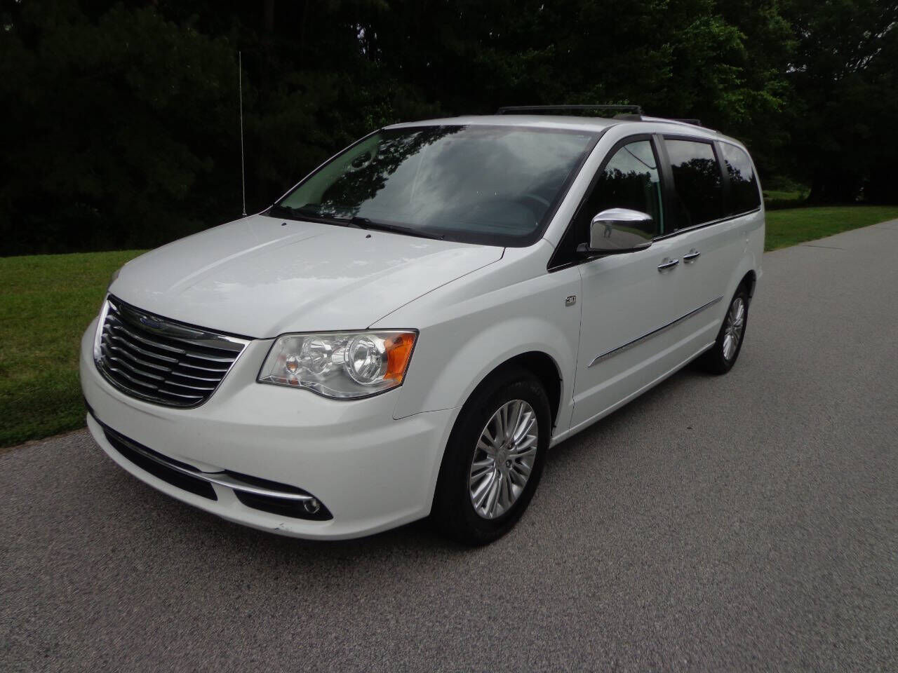 2014 CHRYSLER Town and Country