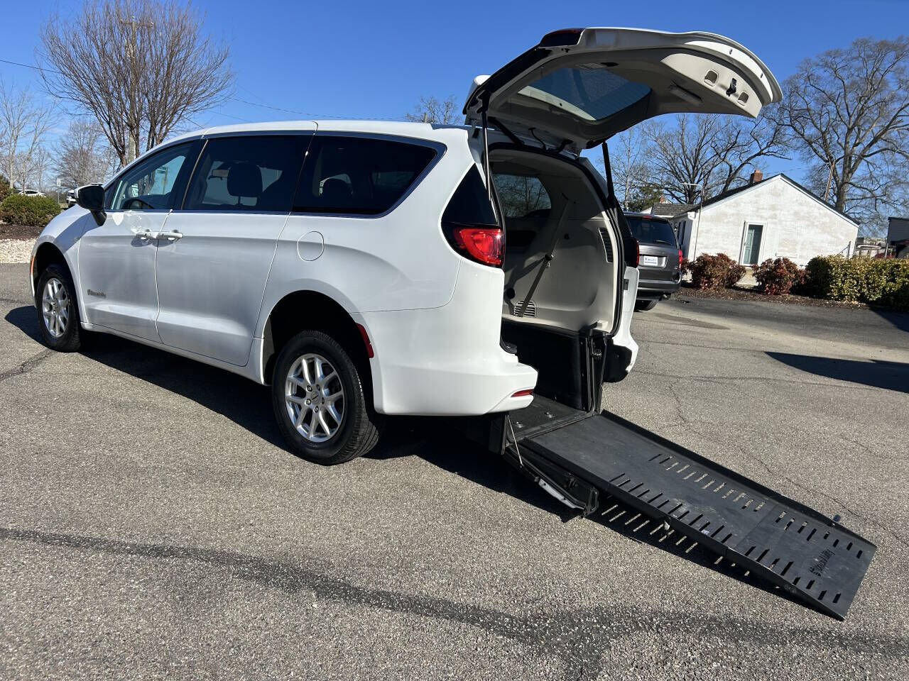 2023 CHRYSLER Voyager