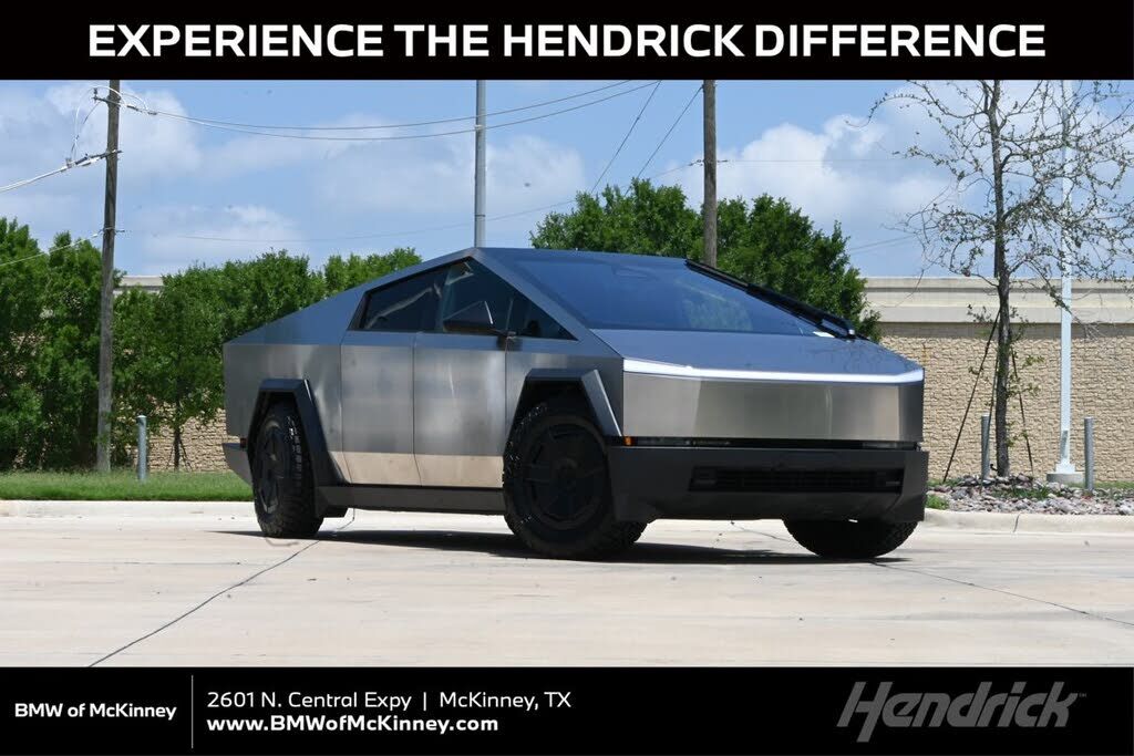 2025 TESLA Cybertruck