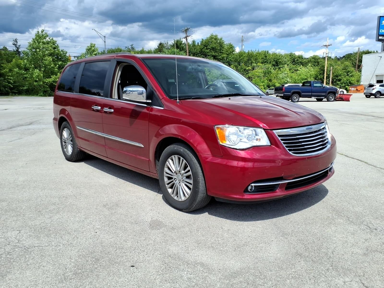 2016 CHRYSLER Town and Country