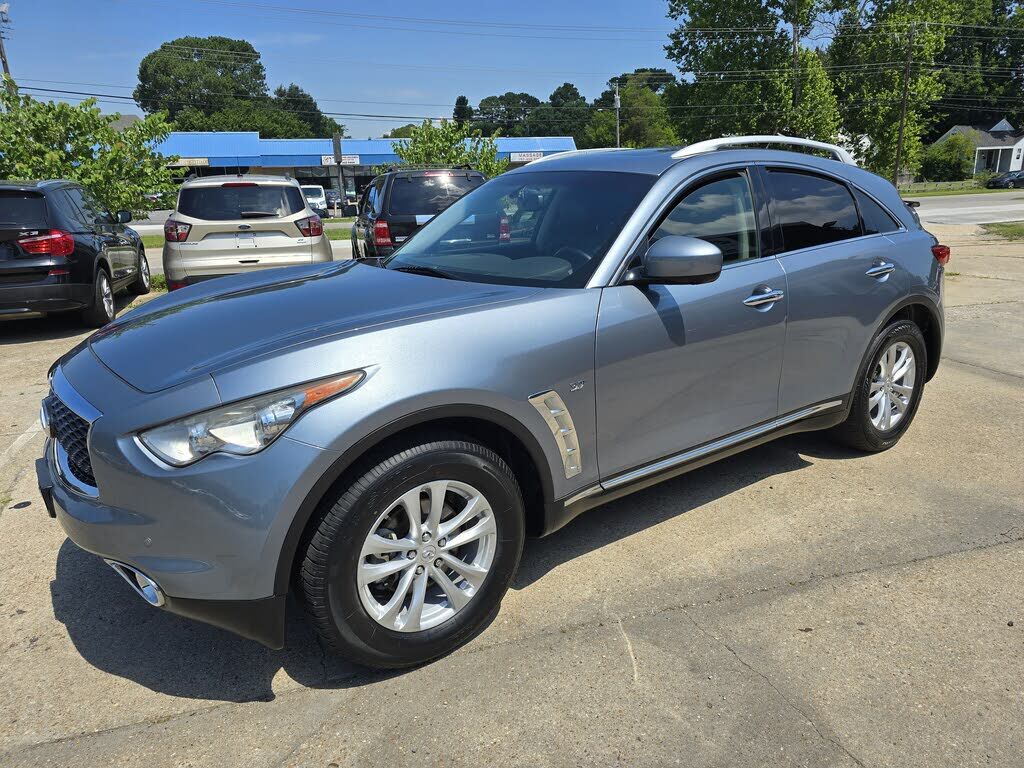 2017 INFINITI QX70