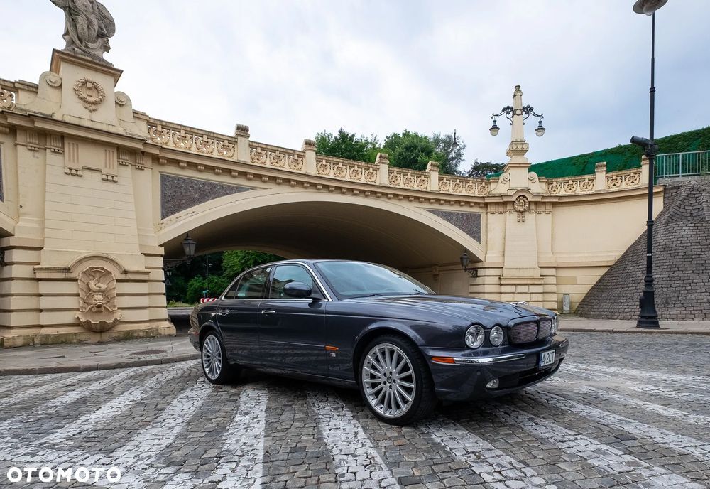 Jaguar XJR