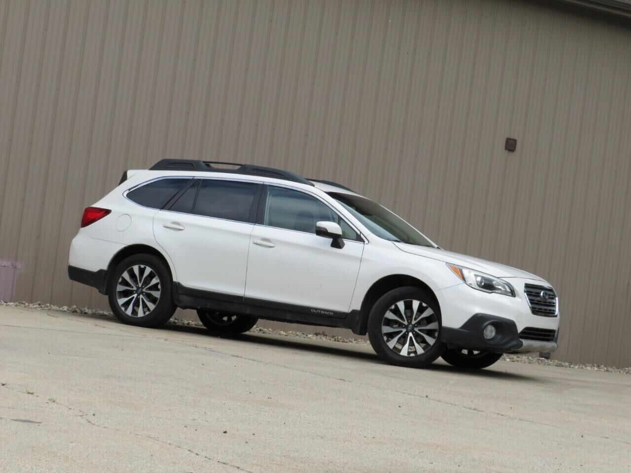 2016 SUBARU Outback