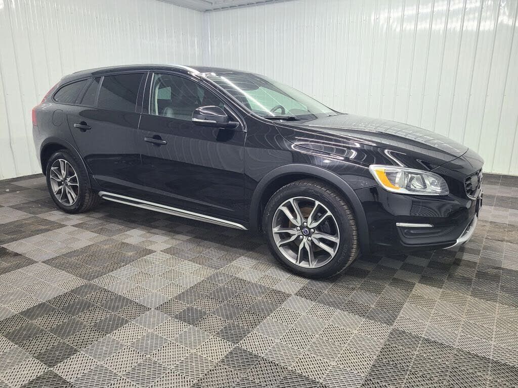 2016 VOLVO V60CC