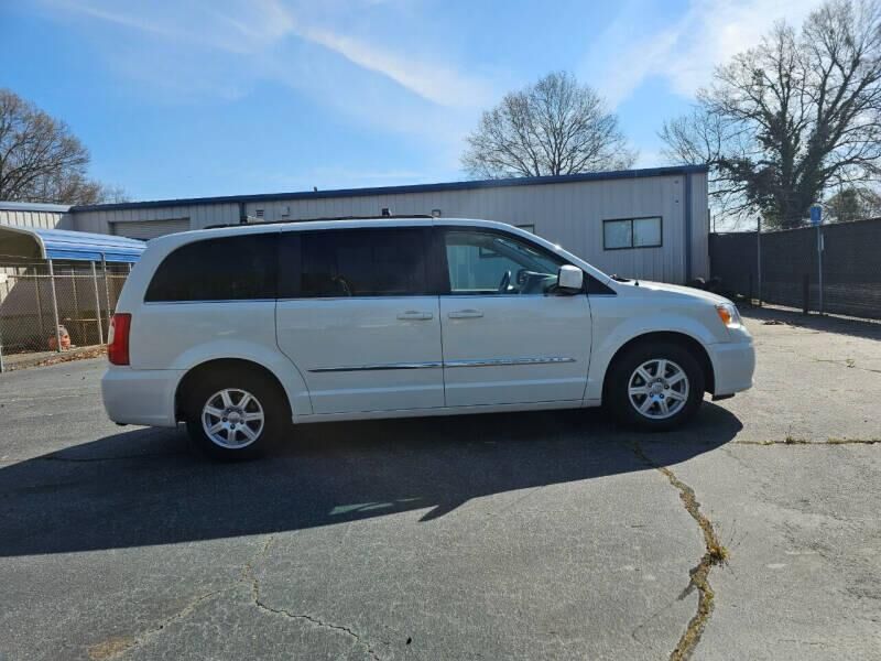 2013 CHRYSLER Town and Country