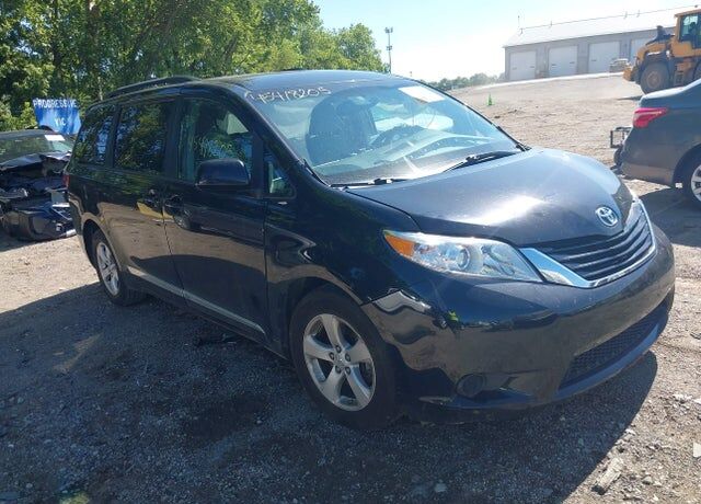 2017 TOYOTA Sienna