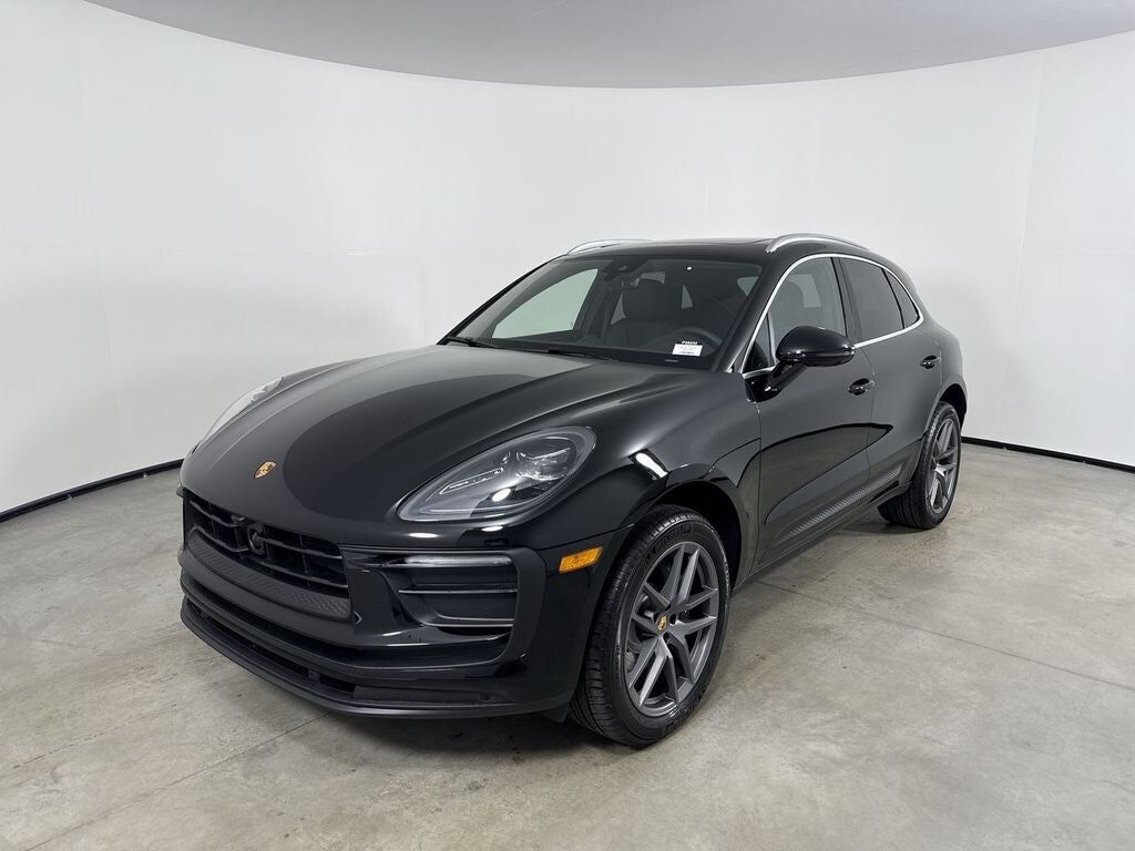2026 PORSCHE Macan