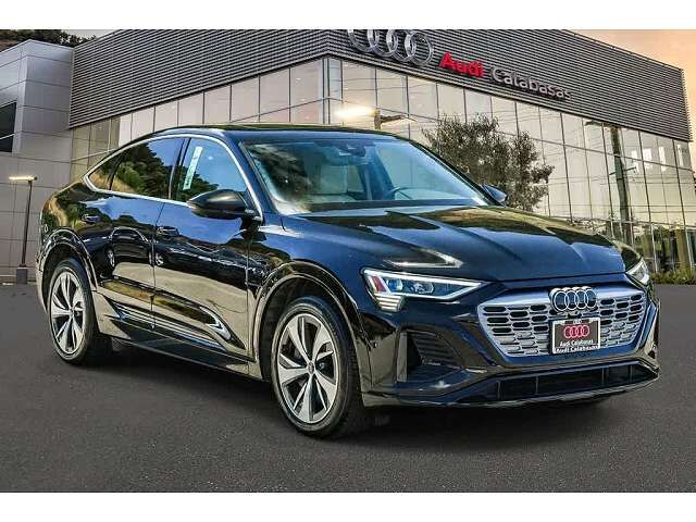 2024 AUDI Q8