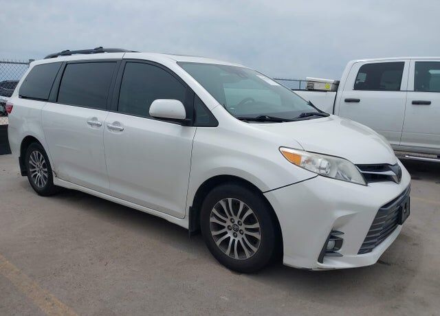 2018 TOYOTA Sienna
