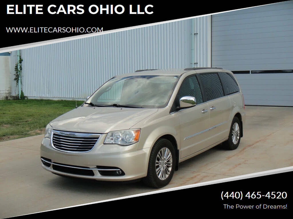 2013 CHRYSLER Town and Country