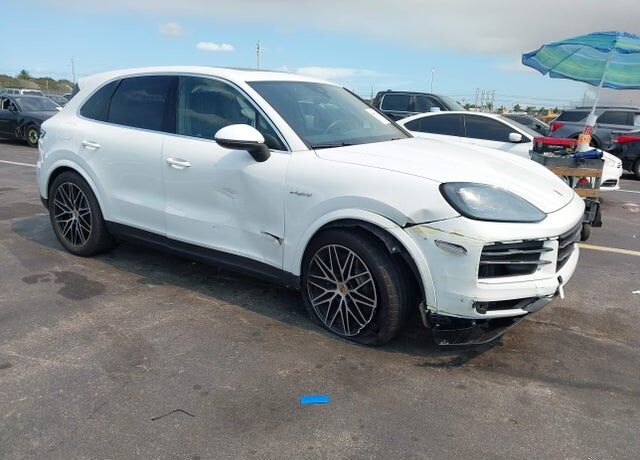 2024 PORSCHE Cayenne