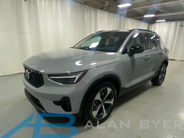 2026 VOLVO XC40