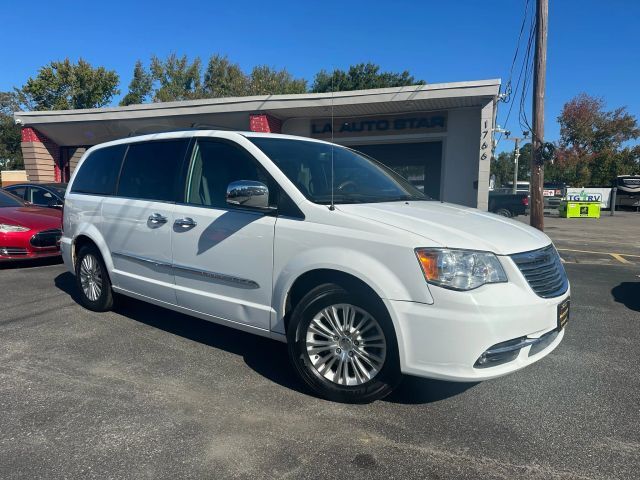 2015 CHRYSLER Town and Country