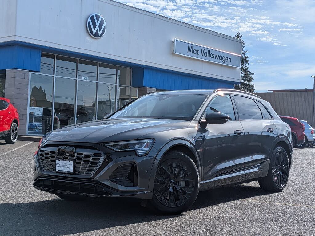 2024 AUDI Q8