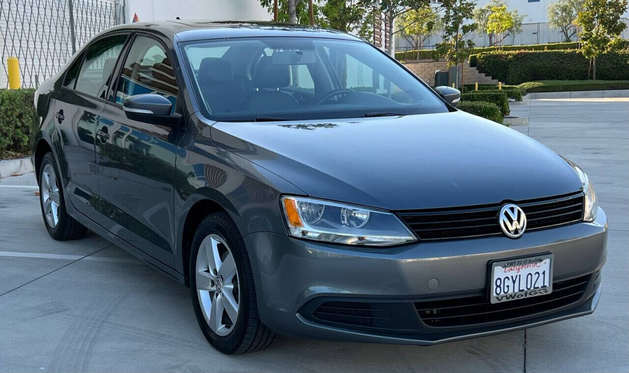 2012 VOLKSWAGEN Jetta