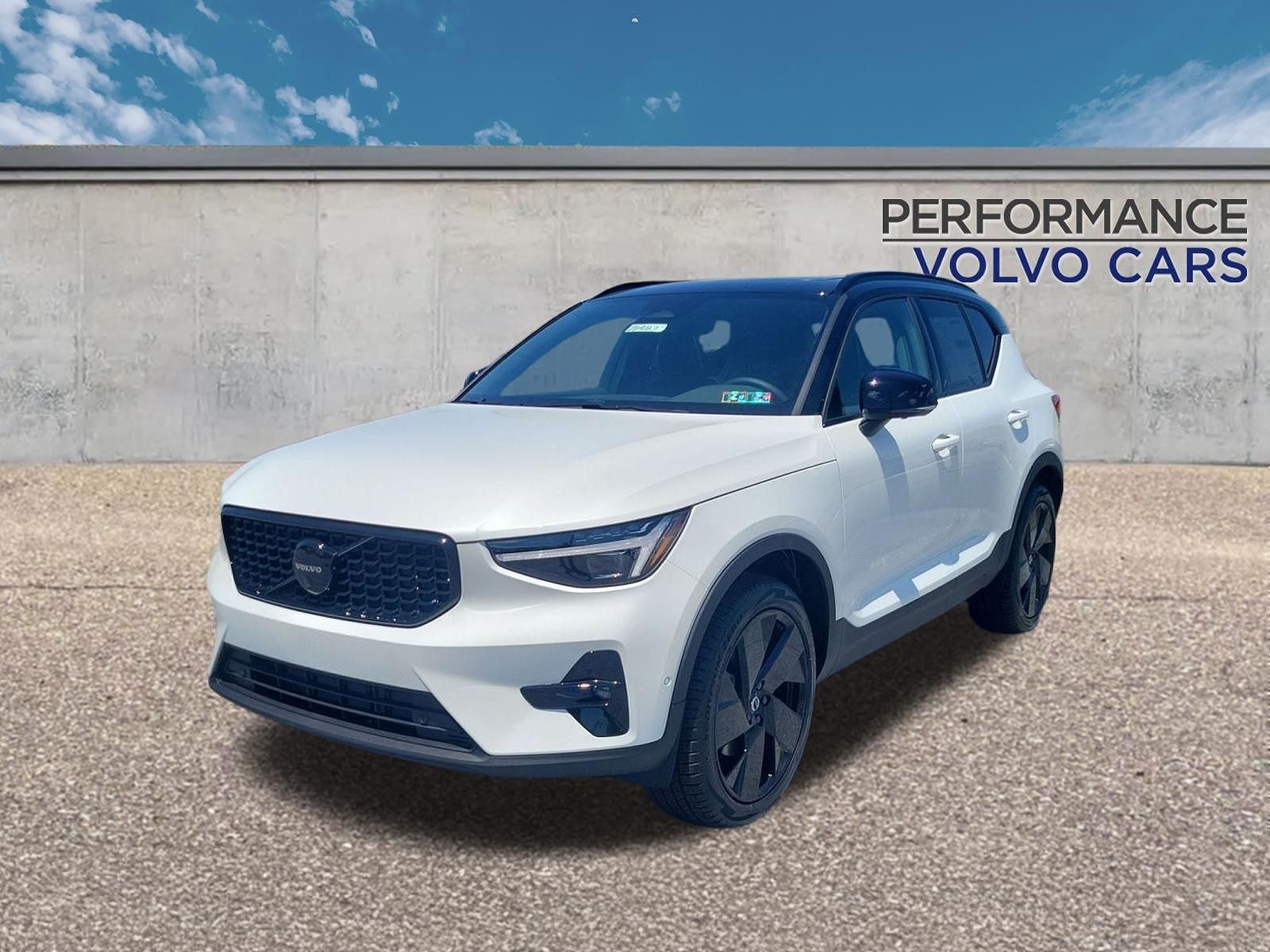 2026 VOLVO XC40