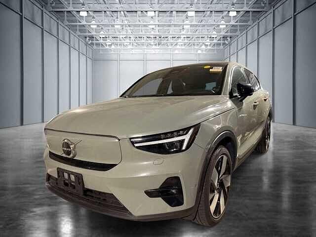 2023 VOLVO C40