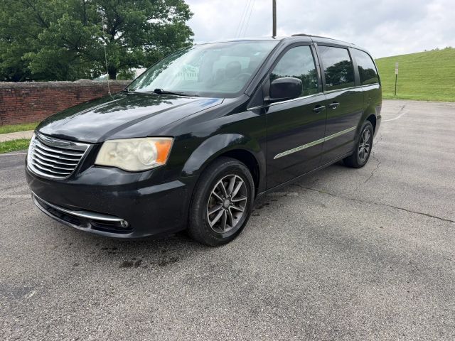 2013 CHRYSLER Town and Country