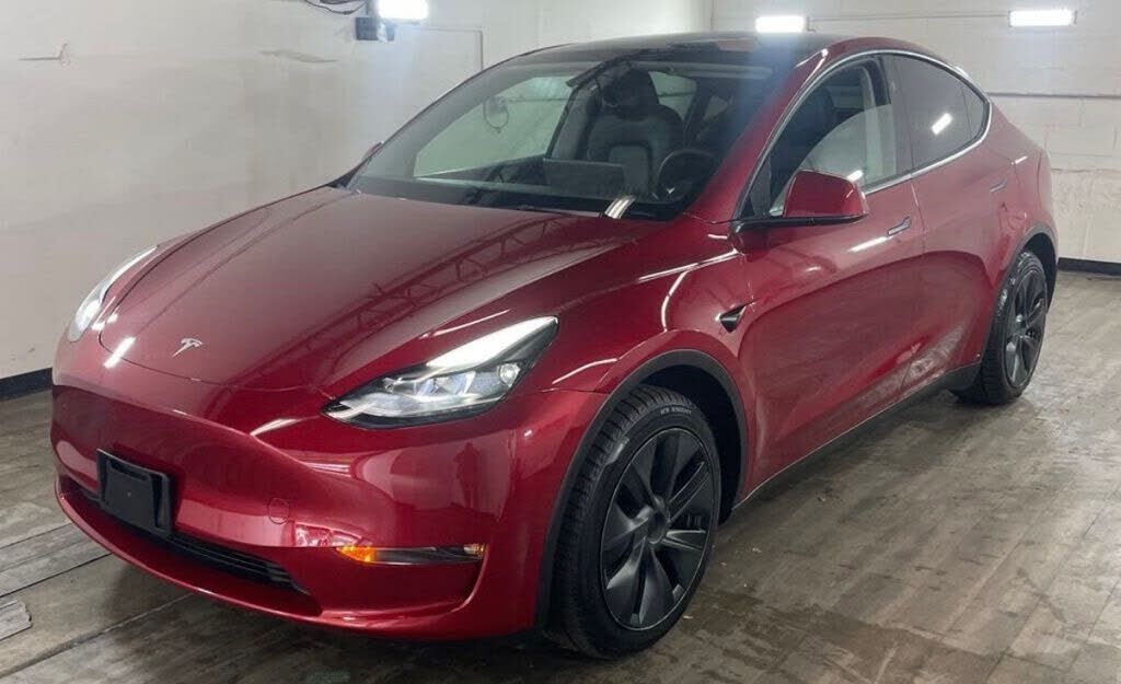 2024 TESLA Model Y