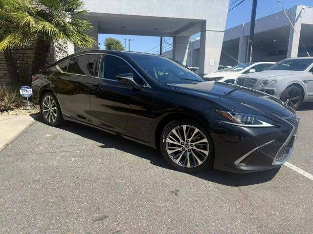 2021 LEXUS ES