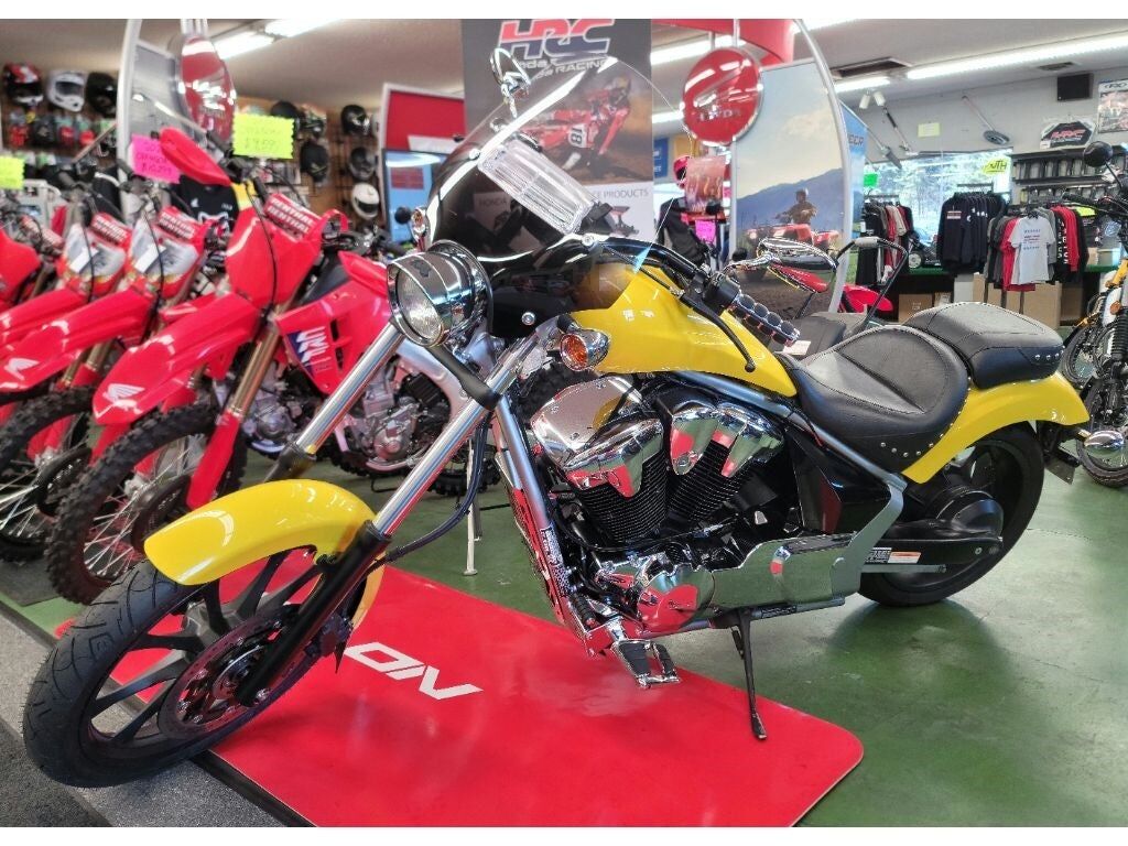 2022 HONDA VT1300