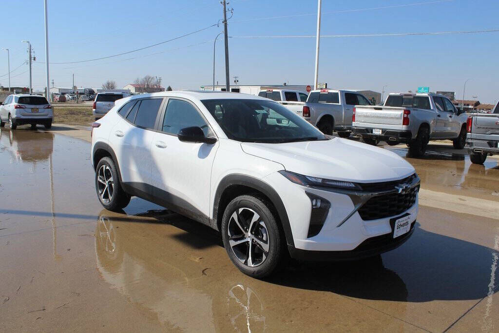 2025 CHEVROLET Trax
