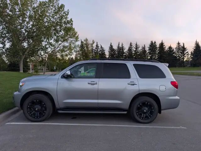 2016 TOYOTA Sequoia