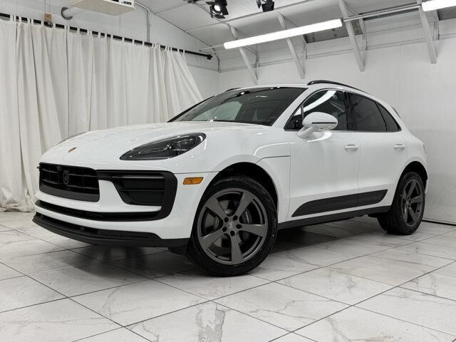 2026 PORSCHE Macan