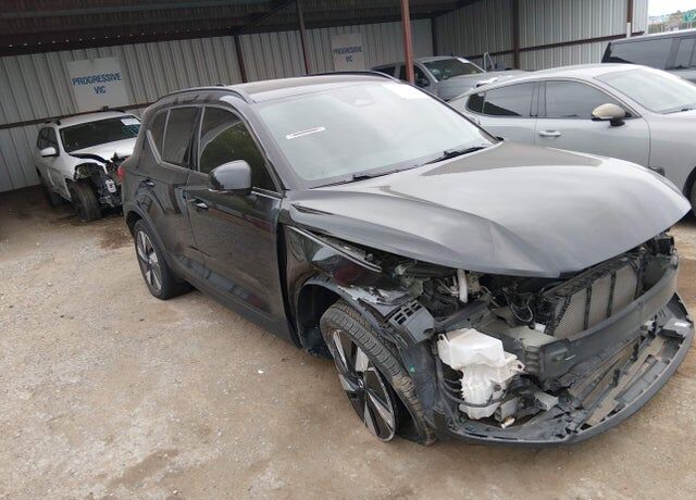 2025 VOLVO EX40