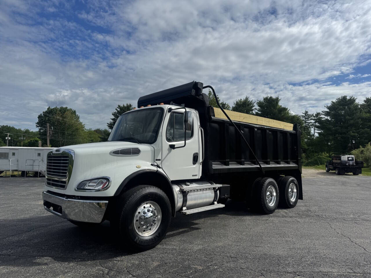 2005 FREIGHTLINER M2