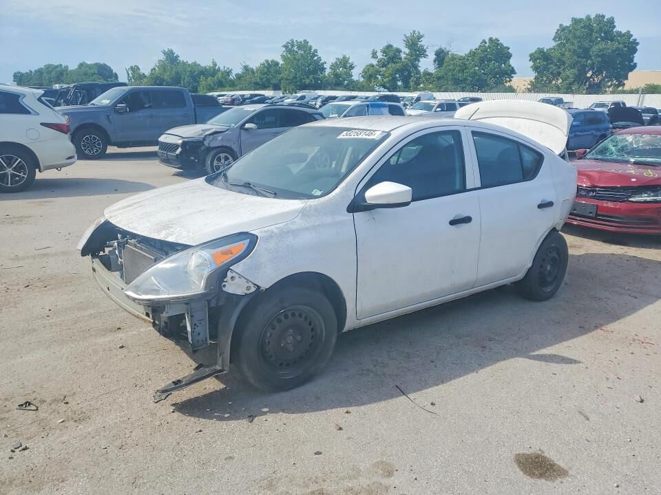 2017 NISSAN Versa
