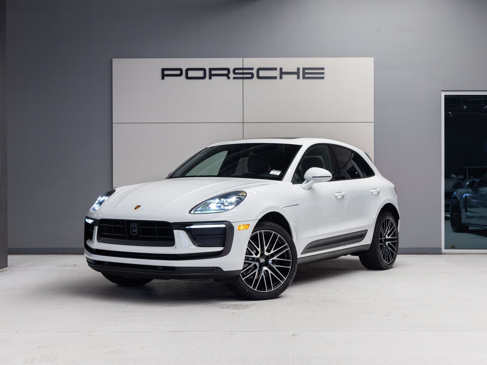 2026 PORSCHE Macan