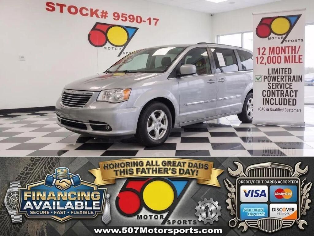 2013 CHRYSLER Town and Country
