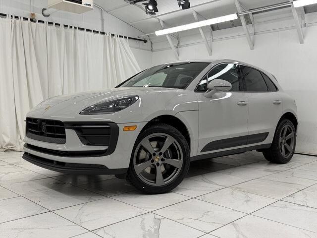 2026 PORSCHE Macan