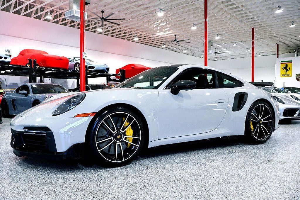 2025 PORSCHE 911