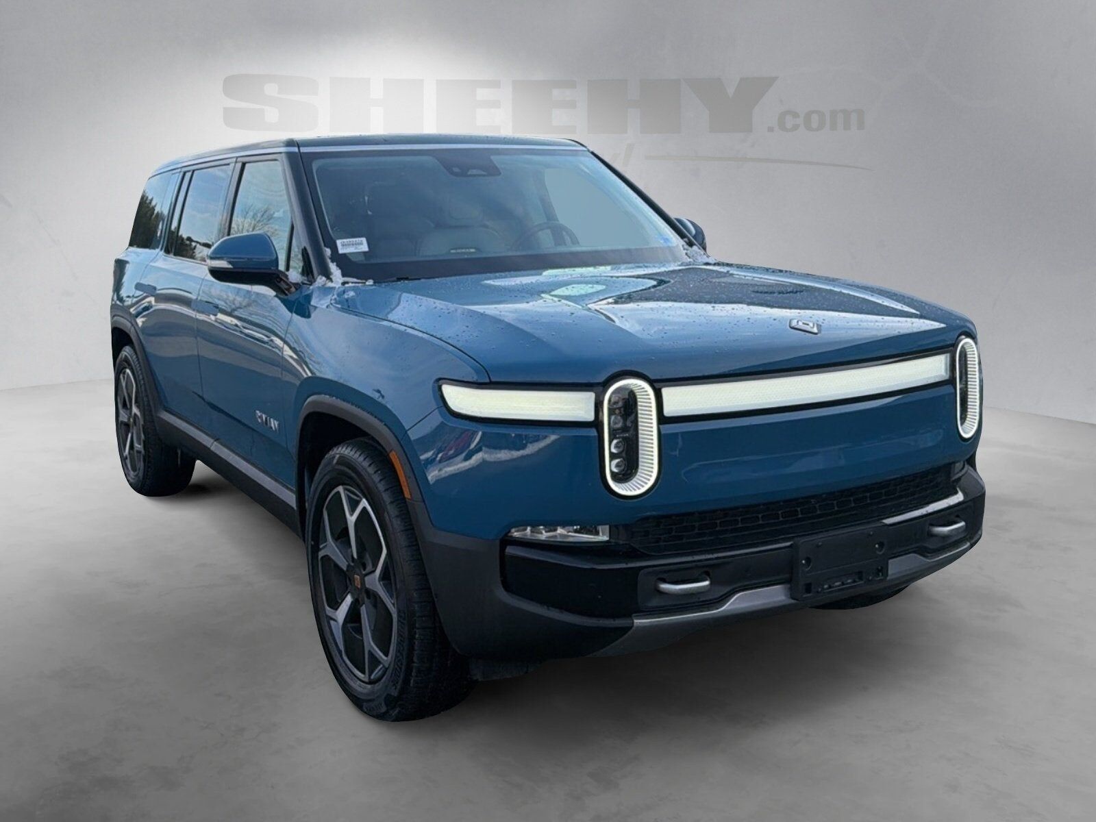 2024 RIVIAN R1S