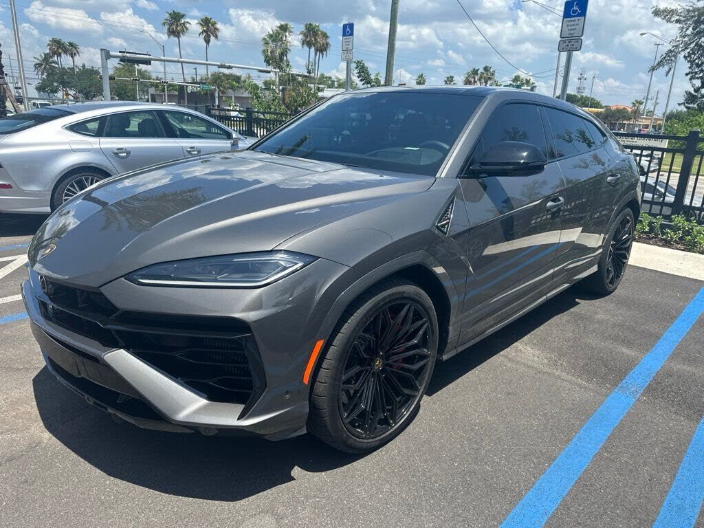 2025 LAMBORGHINI URUS