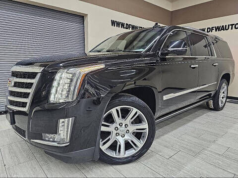 2017 CADILLAC Escalade ESV
