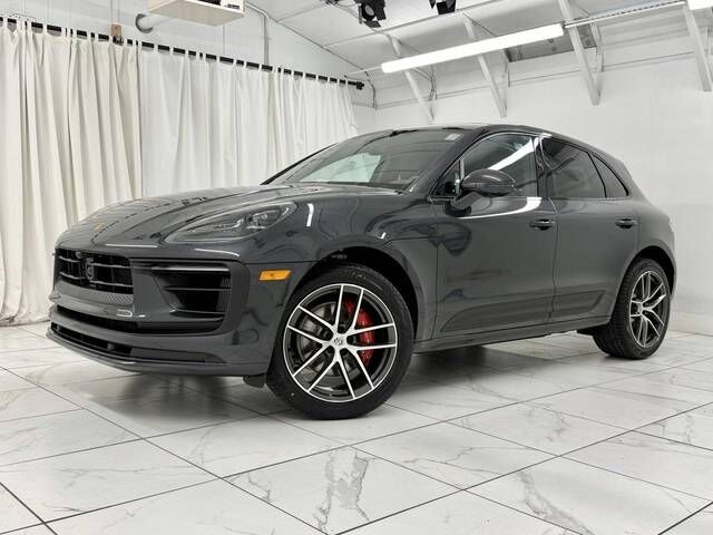 2026 PORSCHE Macan