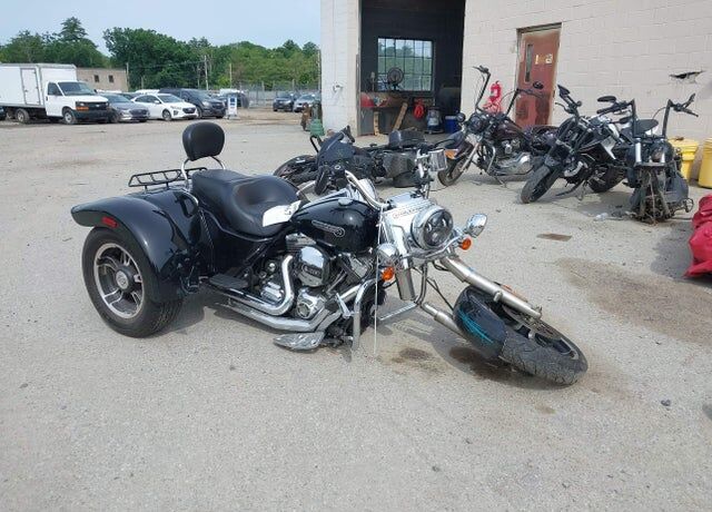2015 HARLEY DAVIDSON Freewheeler