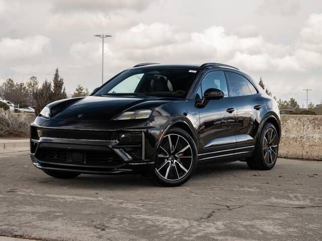 2025 PORSCHE Macan