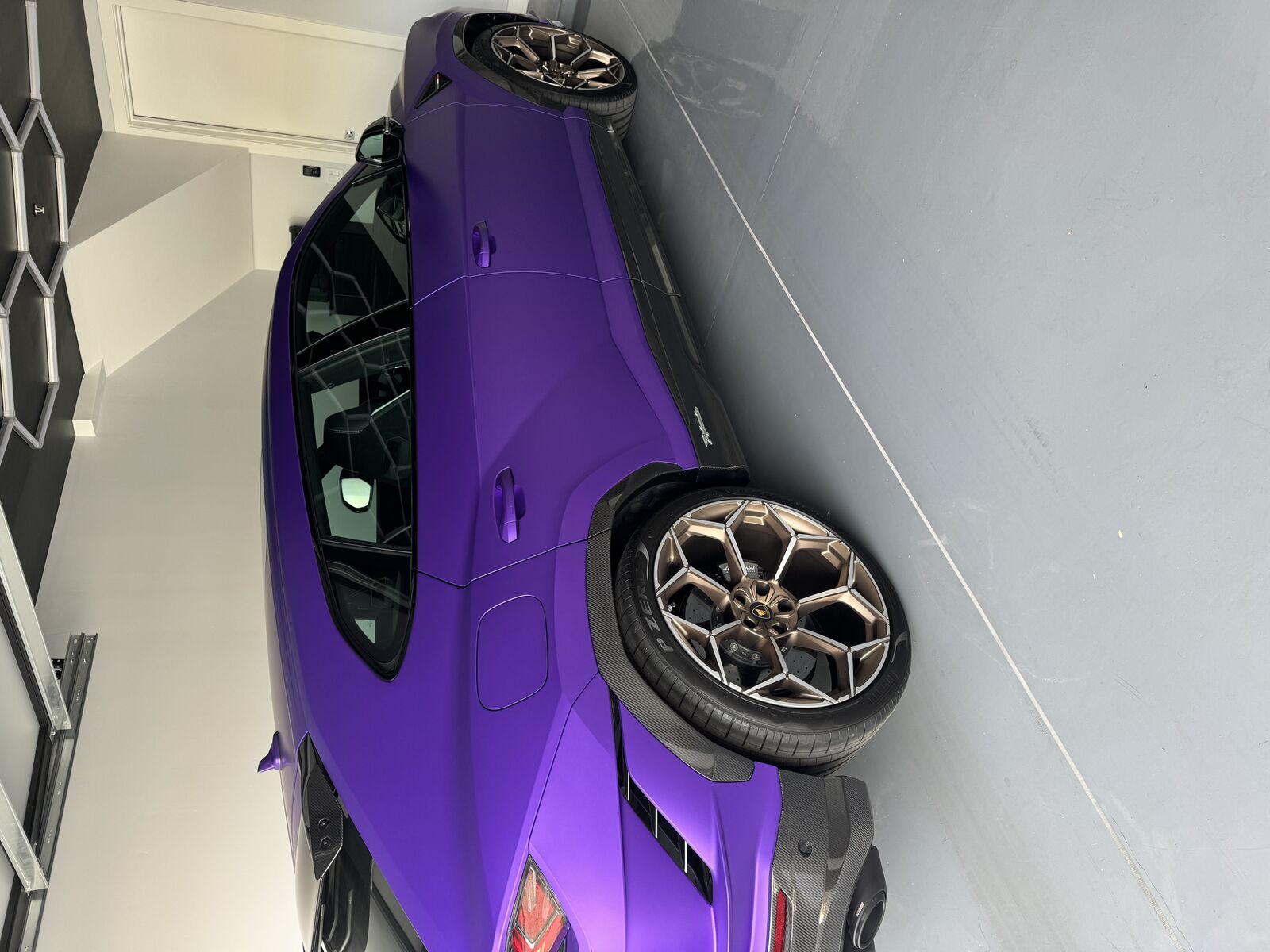 2024 LAMBORGHINI URUS