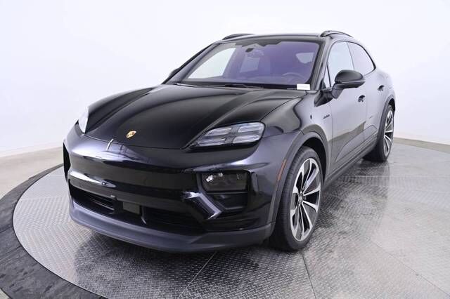 2025 PORSCHE Macan