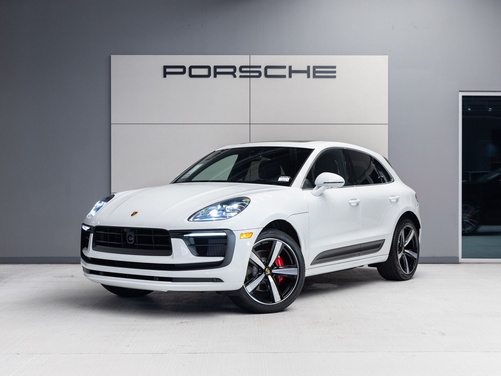 2026 PORSCHE Macan