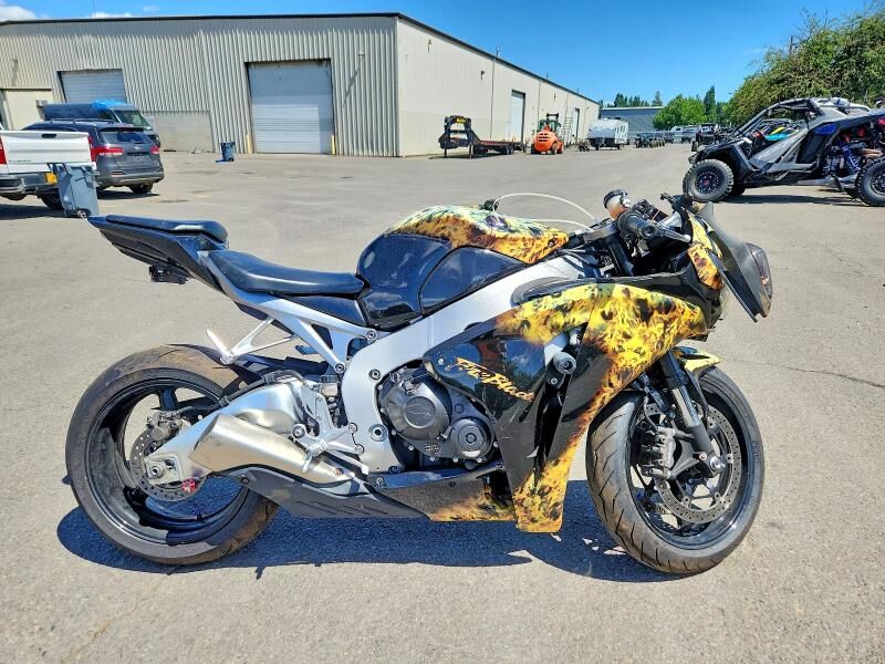 2011 HONDA CB